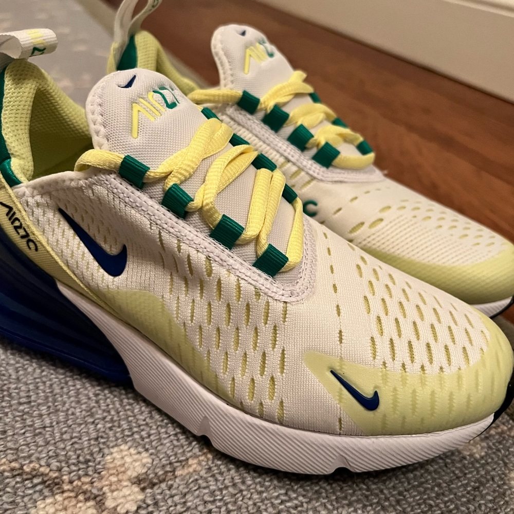 Never worn size 3.5 your Nike Air 270